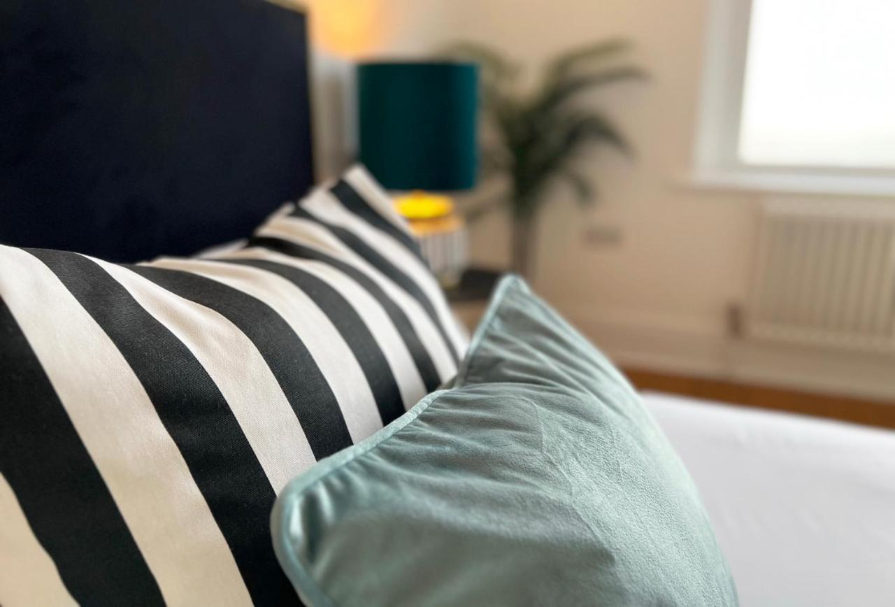 1 Bed / 1 Sofa Bed 'Scandi' Style Ground Floor Apartment Yeovil Luaran gambar