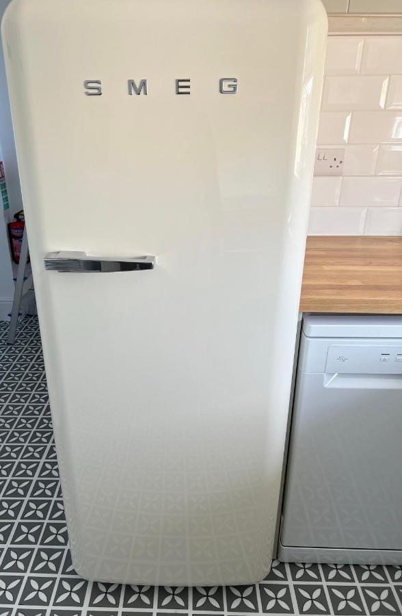1 Bed / 1 Sofa Bed 'Scandi' Style Ground Floor Apartment Yeovil Luaran gambar